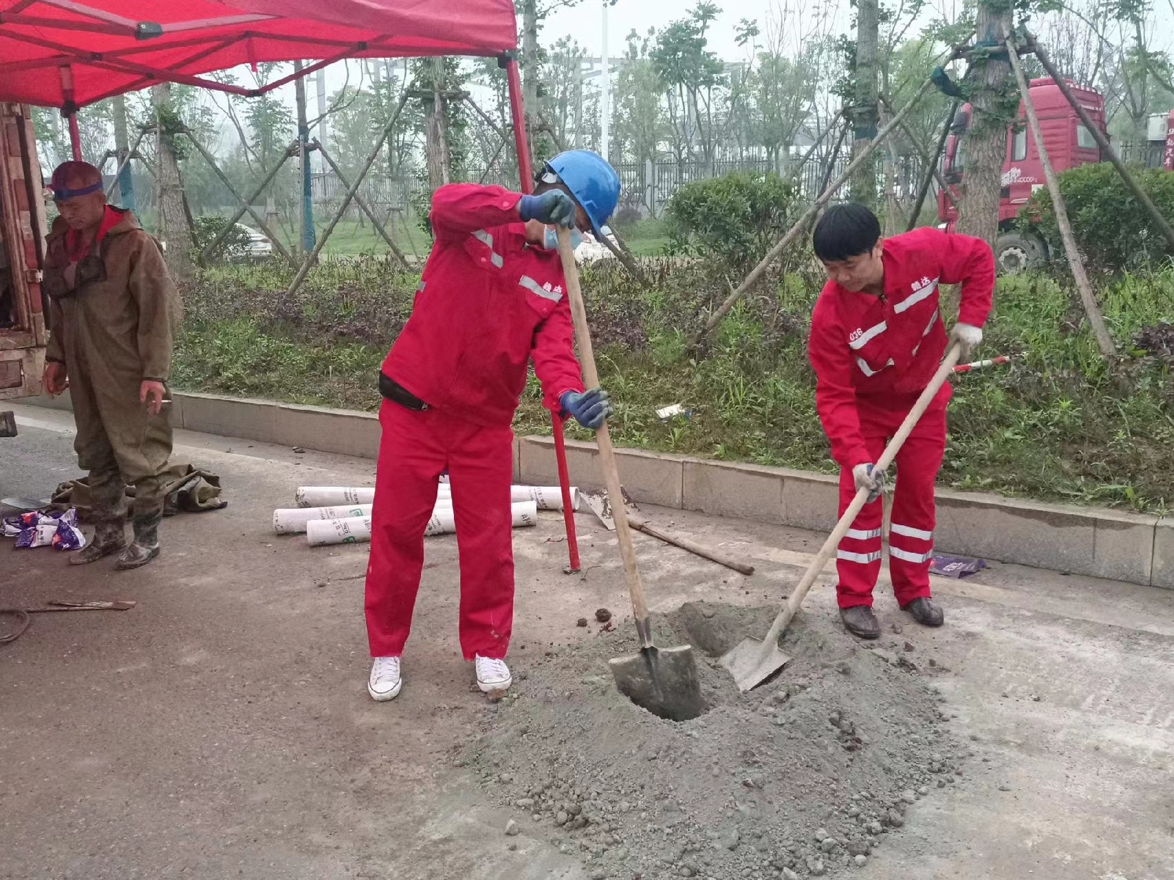 泸定管道疏通哪家好】及时进行市政管道清淤