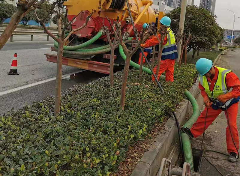 泸定市政管道清淤